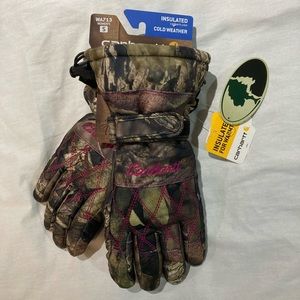 Women’s Carhartt Insulated Gloves! Size small, NWT! Mossy oak, pink stitching!